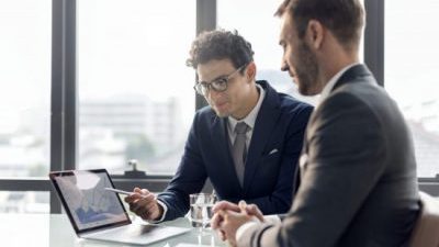 Liderar a través de la incertidumbre Liderar a través de la incertidumbre