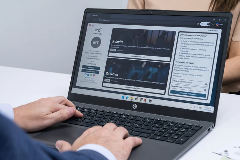 Interfaz digital de la plataforma tecnológica Space cdg que muestra el panel de control y el seguimiento de candidatos en un assessment center para contratación